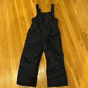 London Fog Snowsuit size 5/6. Like new condition